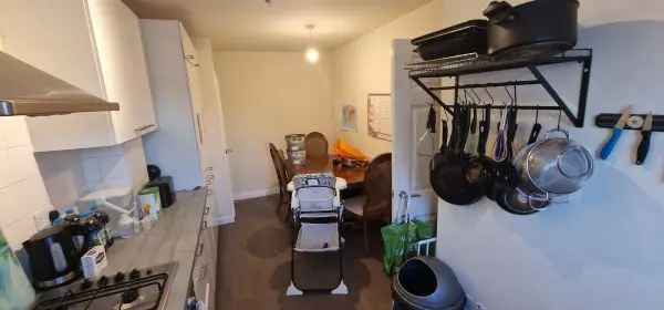 Flat For Rent in Woking, England