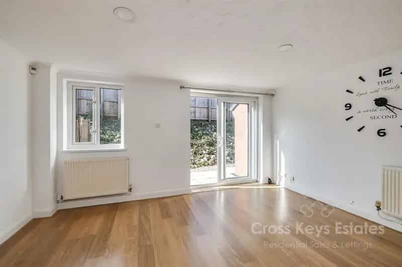2 Bedroom Semi Detached House To Rent Near Central Park