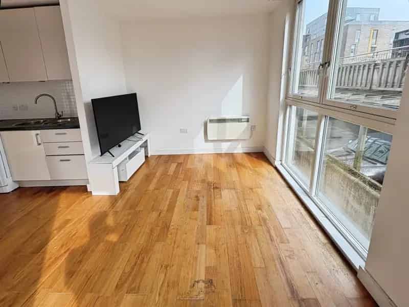 1 Bedroom Apartment Near Cardiff City Centre