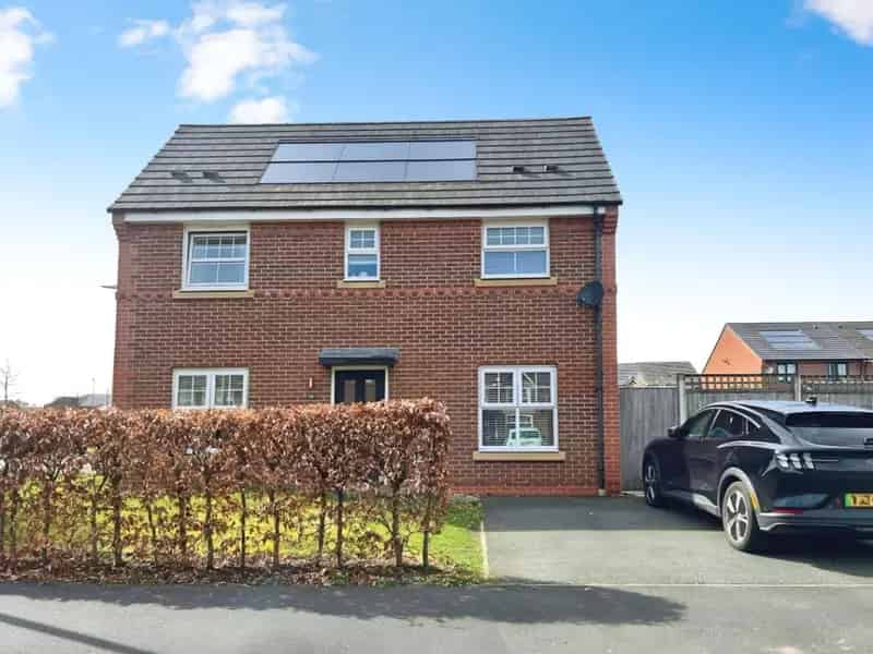 3 Bedroom Semi-Detached House For Sale Near Pennington Marina