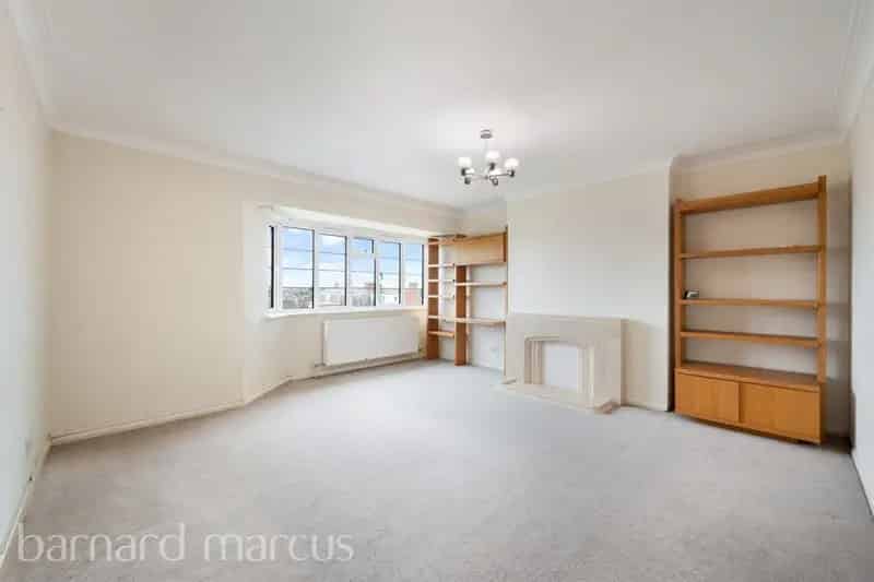 2 Double Bed Apartment 770 sq ft West Facing Views