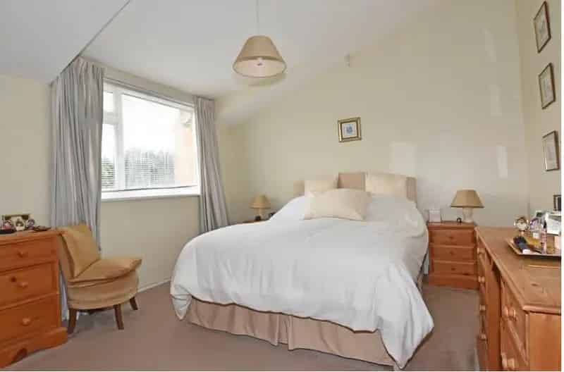3 Bed House for Sale - Spacious Family Home with Garden and Garage