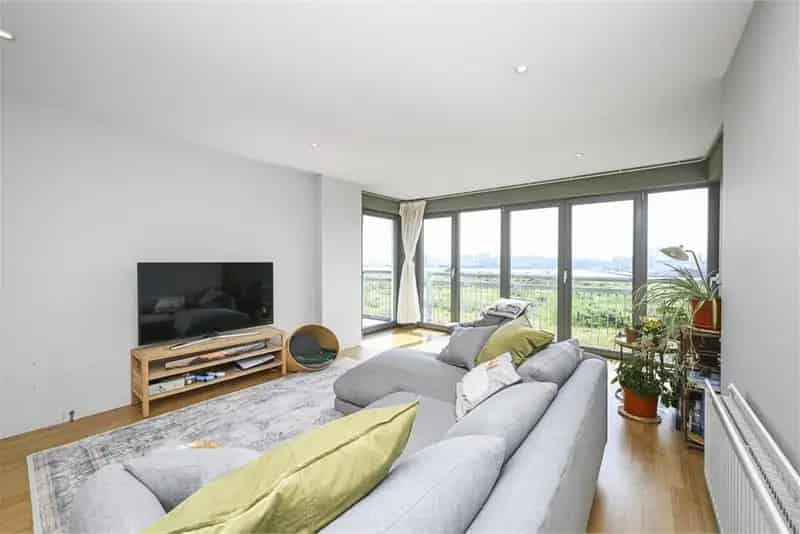 2 Bed Flat Newhaven Edinburgh South Facing Balcony Ensuite