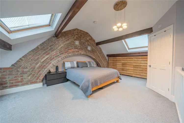 House For Sale in Leeds, England