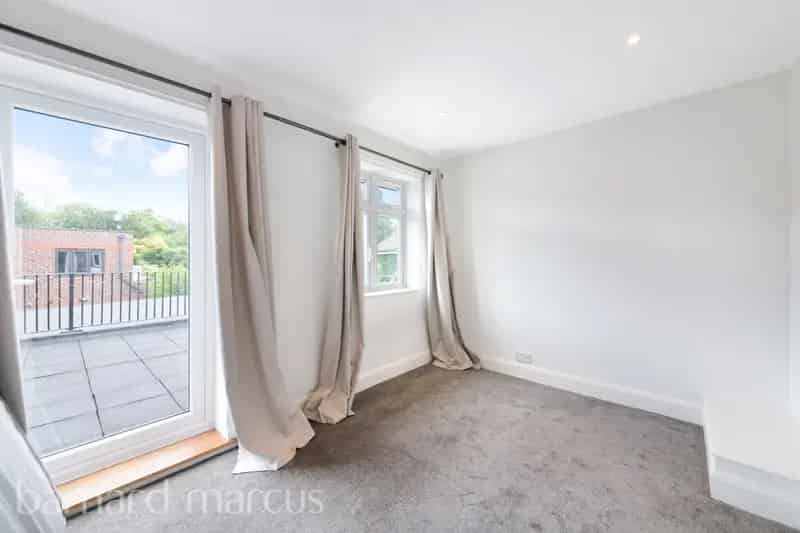 3 Bedroom Maisonette near Epsom Downs - New Kitchen & Bathroom