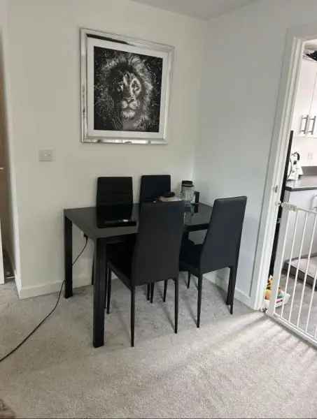 Flat For Rent in Guildford, England