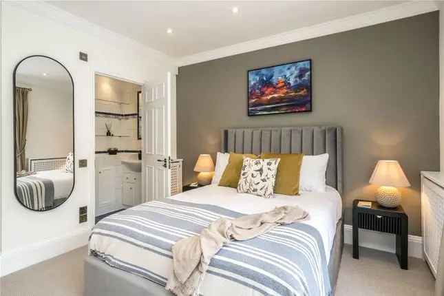 Maisonette to Rent Brompton Square SW3 Two Terraces Two Balconies