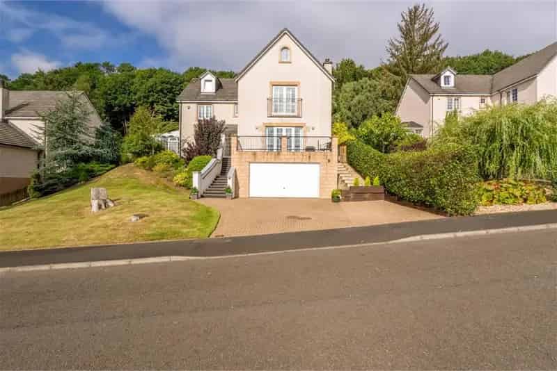 5 Bed House - Detached with 4 Reception Rooms