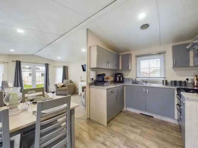 2 Bedroom Park Home for Sale near Lincoln