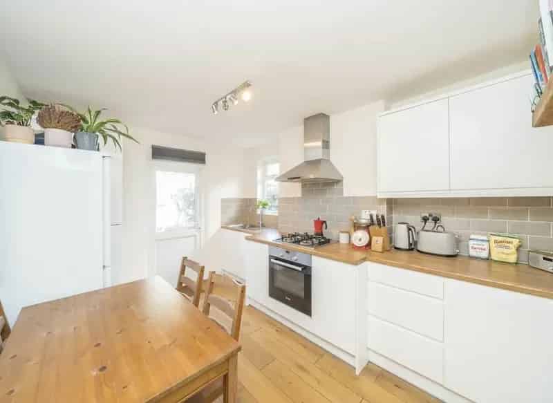 One Bedroom Apartment with Private Garden near Harlesden