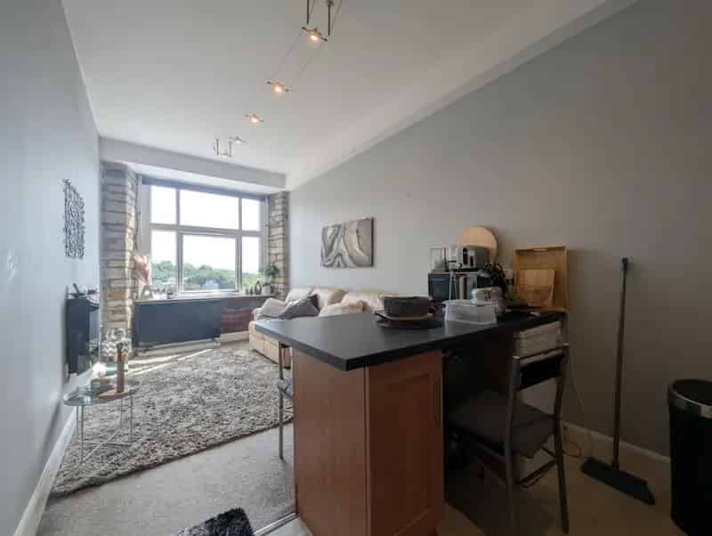2 Bedroom Top Floor Apartment with Valley Views Milnsbridge