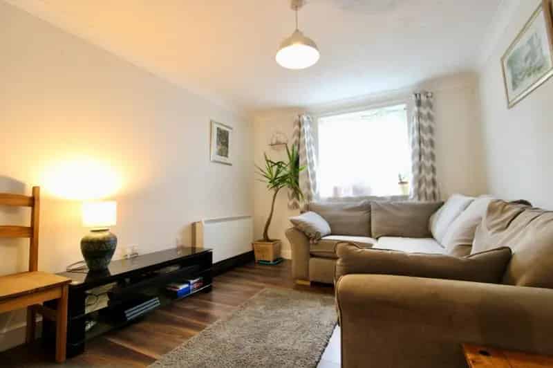 2 Bedroom Ground Floor Flat for Sale - No Chain