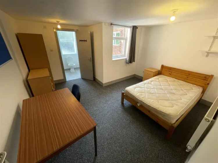 6 Bedroom Student House for Sale in Birmingham