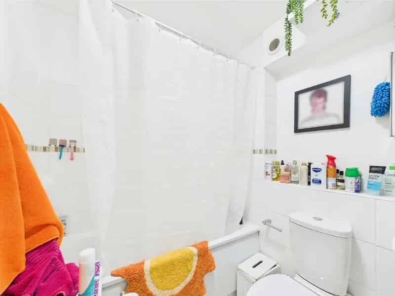 2 bed flat for sale