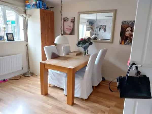 3 Bed House Near Train Station - Family Friendly