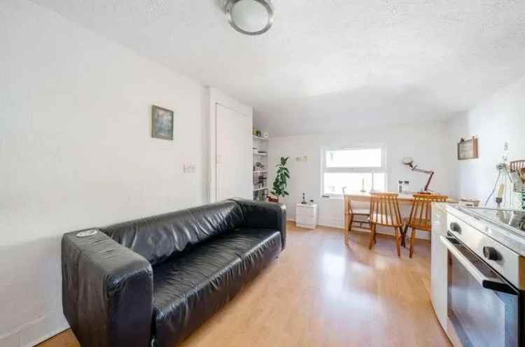 2 Bed Flat for Sale Near Oval Tube