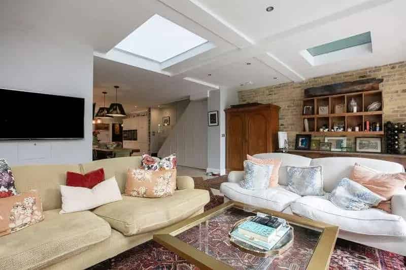 5 bed house for sale