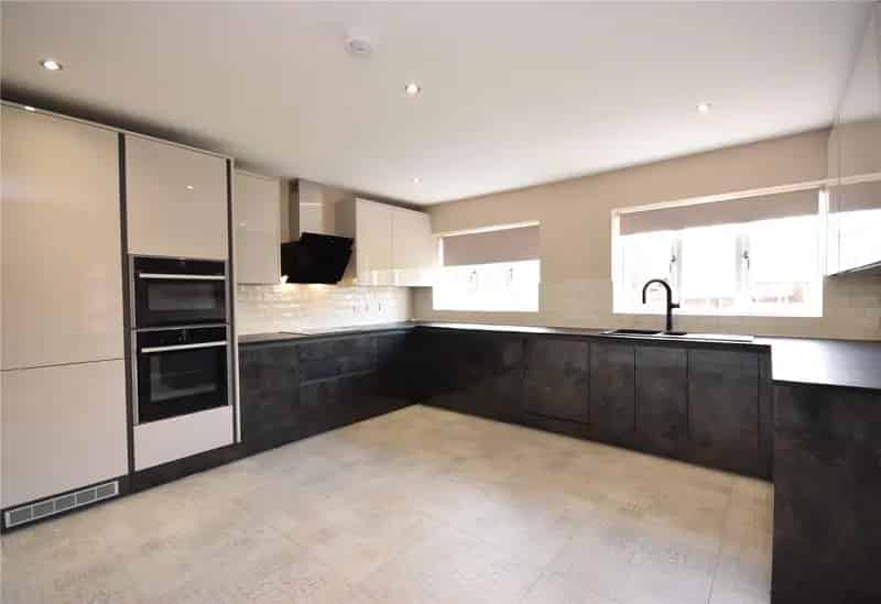 4-Bedroom Detached House Family Home Pet Friendly Garden Parking Garage