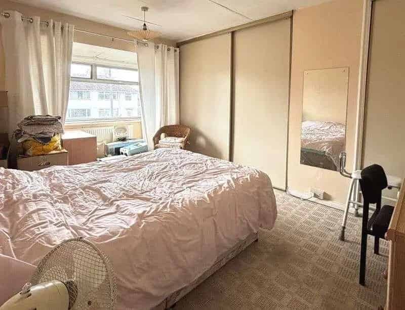 4 Bed Semi-Detached House For Sale - Modernisation Needed