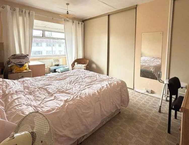 4 Bed Semi-Detached House For Sale - Modernisation Needed