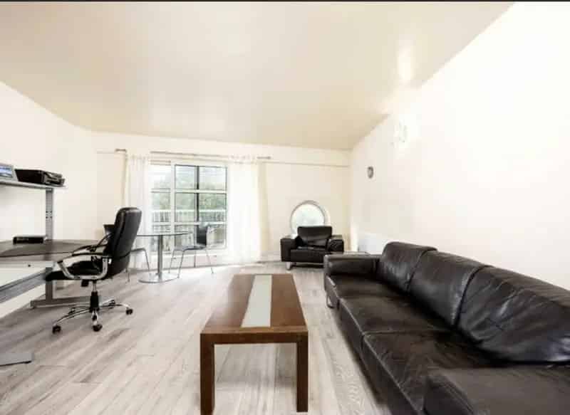 Canary Wharf Two-Double Bedroom Apartment Chain Free