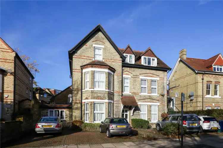 2 Bedroom Flat Apartment in London Near South Ealing Station