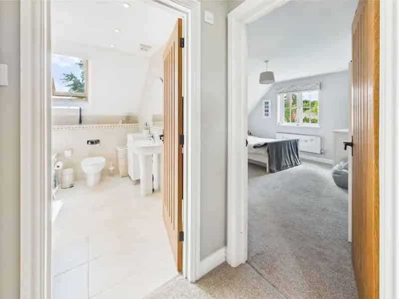5 Bed Family Home for Sale Pinewood Grove