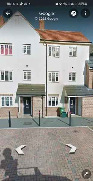 Large 4 Bedroom Townhouse with Potential 5th Bedroom and Garden