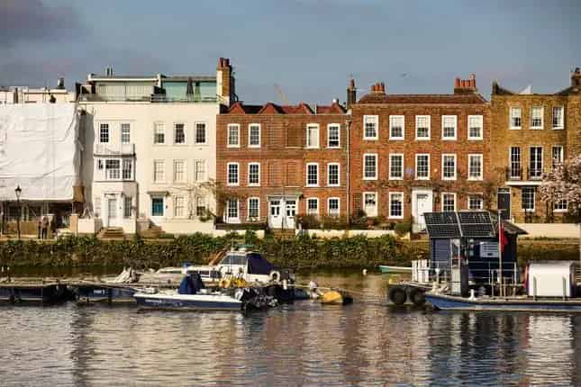 Historic Riverside House for Sale in Strand on the Green Chiswick W4