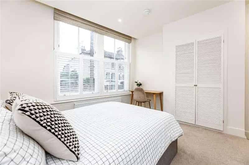 2 Bed Flat for Sale - Modern Design, 815 sq ft