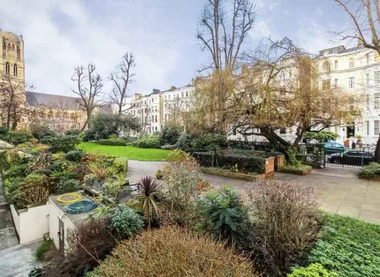 Notting Hill Studio Apartment with Mezzanine and Storage