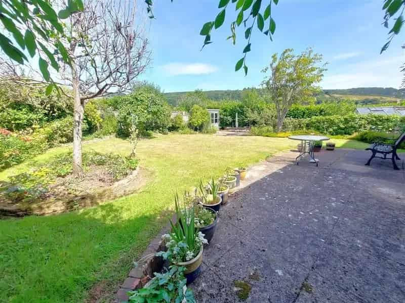Four Bedroom Detached House with Garden and Garage