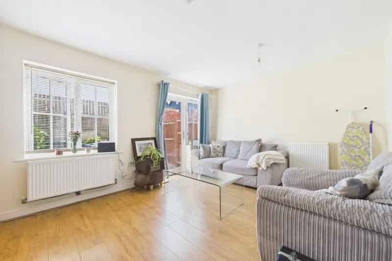 1 Bedroom Flat For Sale Private Garden Allocated Parking