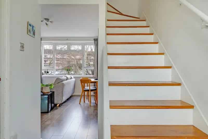 2 Bedroom Split Level Maisonette For Sale