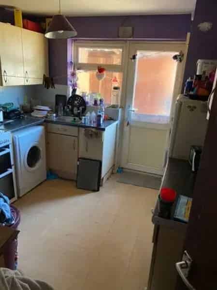 Spacious Family Home: Wet Room, Two Gardens, Versatile Lounge