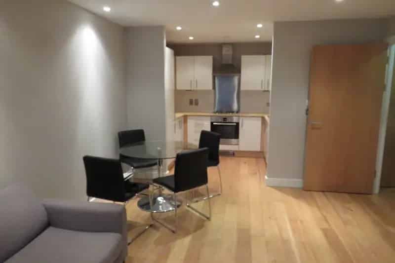 Spacious One Bedroom Apartment Cardiff City Centre