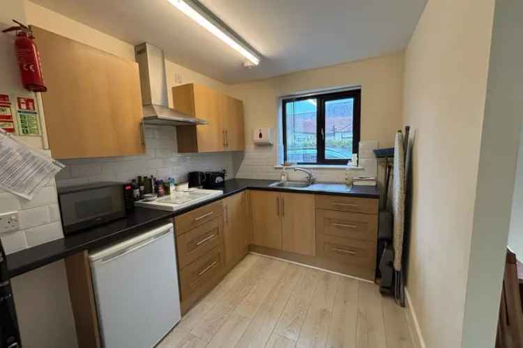 6 Month Tenancy Holding Deposit 196