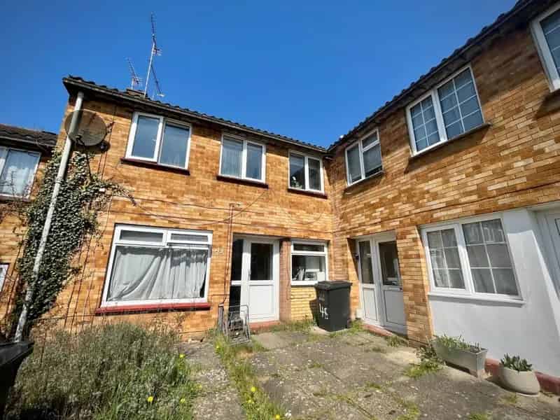 Spacious Double Room Near University of Hertfordshire