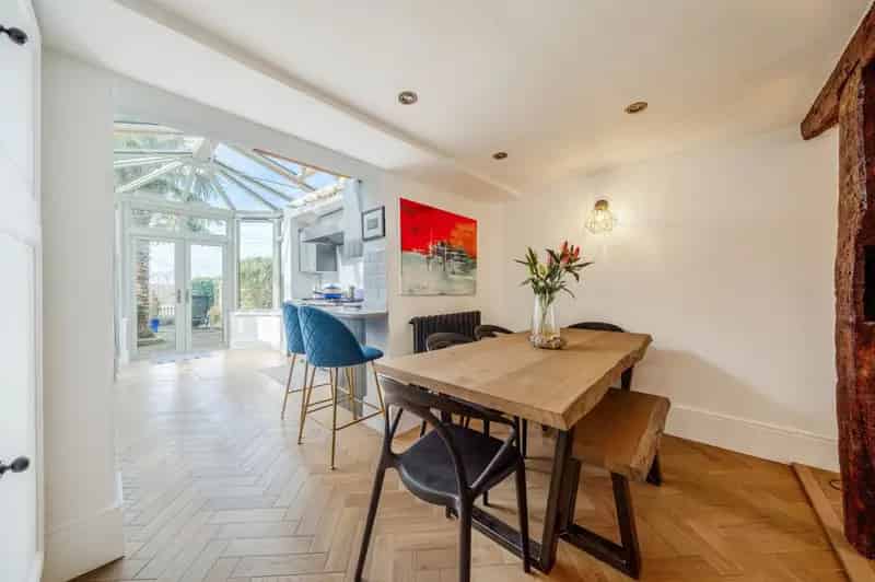 3 Bedroom Terraced House for Sale in Picturesque Location