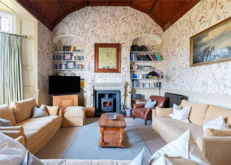 7 Bedroom Detached House with Stunning Views and Cottages