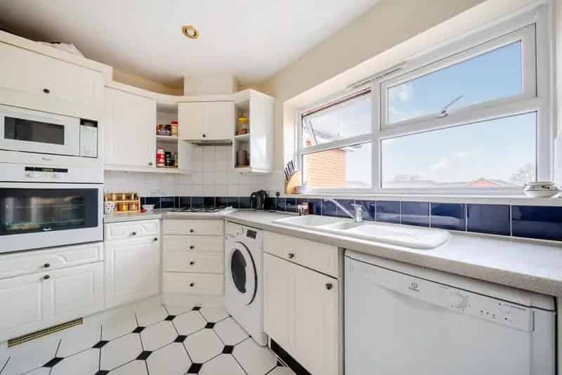 Two Double Bedroom Flat Heritage Park Tooting Bec Common No Chain