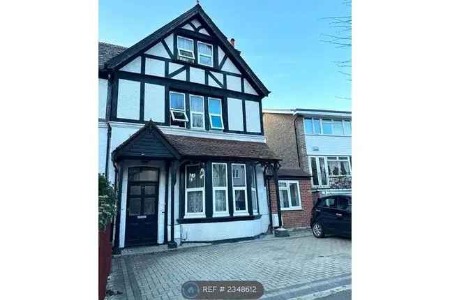 Flat to rent in Surbiton, Surbiton KT5