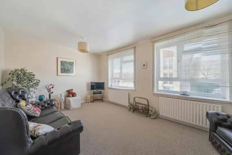 Sydenham Townhouse with Garage Near Wells Park