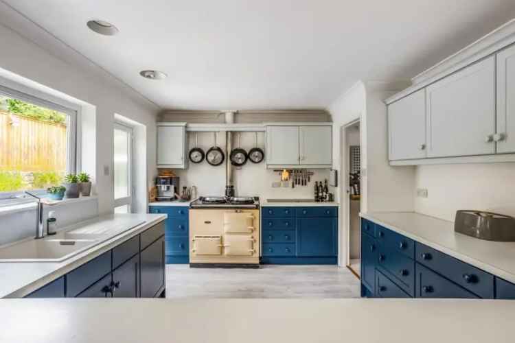 3 Bedroom Detached House in Bath