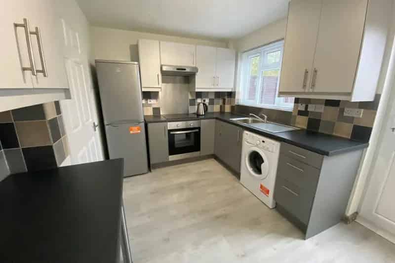 2 Bed House Church Langley Refurbished Modern Garden Parking Zero Deposit