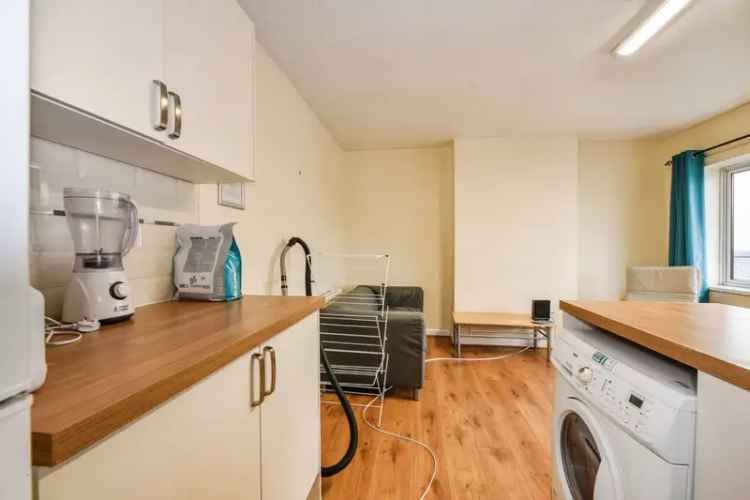 3 Bedroom Flat To Rent Available 01082025