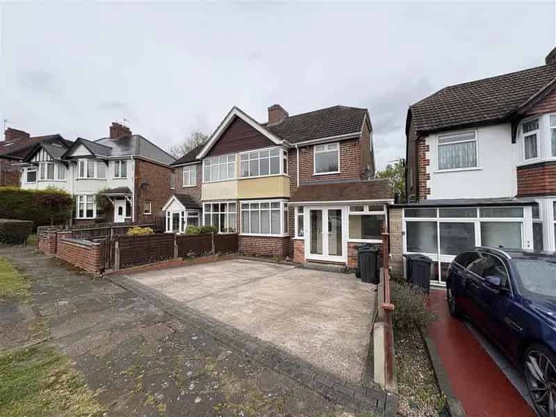 3 Bedroom Semi-Detached House for Sale