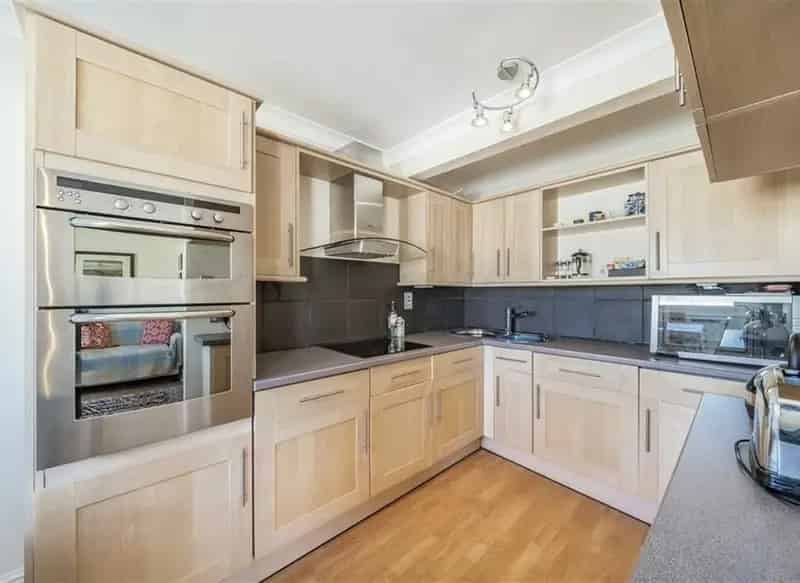 Two-Bedroom Apartment in Pimlico - Open-Plan Living - No Onward Chain