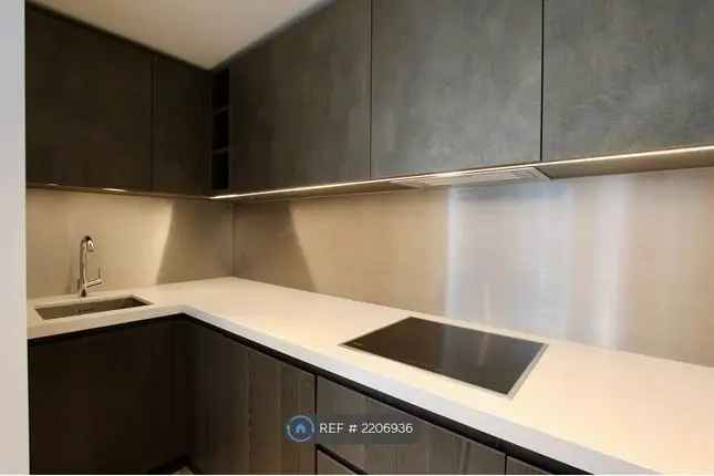 Flat to rent in Carnation Way, London SW8