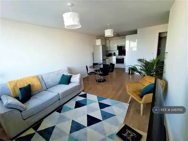 3 Bedroom Flat Portland Square Family Home Office